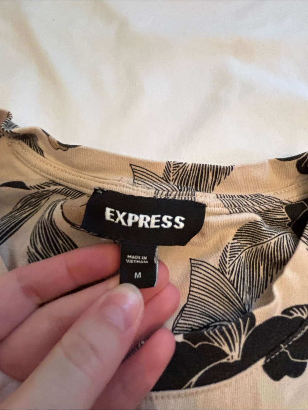 Express Men's Cream Floral Short Sleeve Shirt - Picture 4 of 4